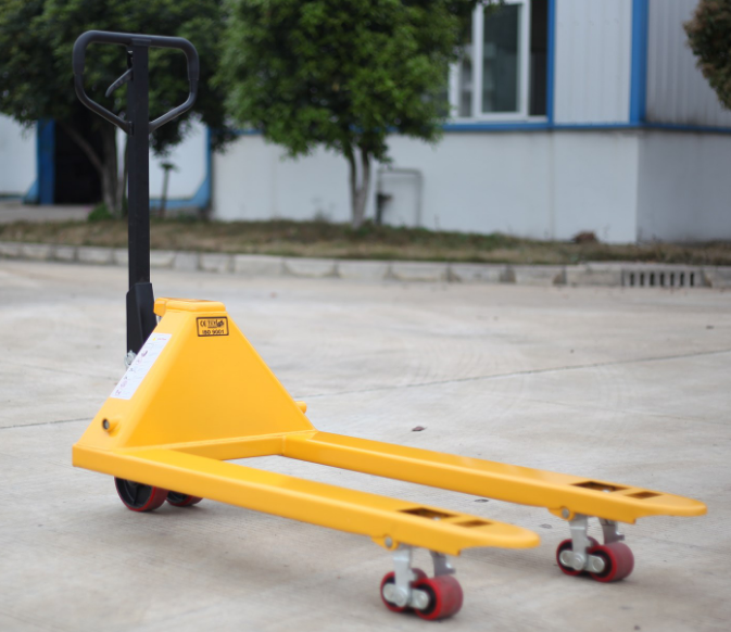 石家莊小區(qū)封控，手動叉車搬運生活用品緩解壓力